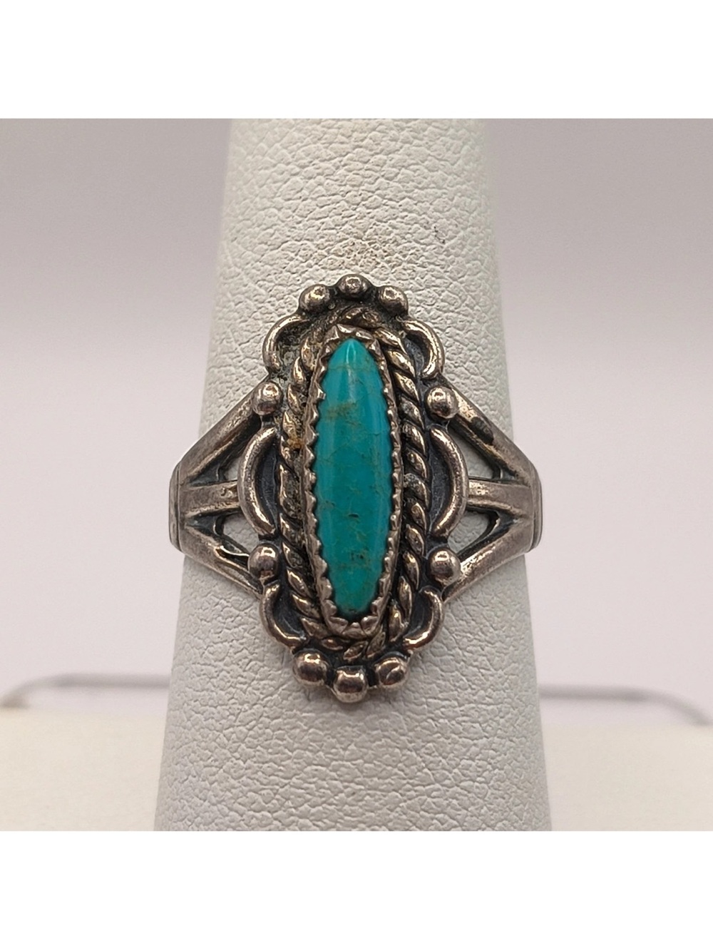 Vintage Sterling Silver 925 Stunning Reconstituted Turquoise Ring Size 7.5.